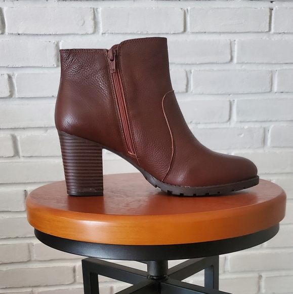 NEW Clarks Verona Gleam Leather Ankle Boots Comfort Collection Size 9.5 - Picture 6 of 10